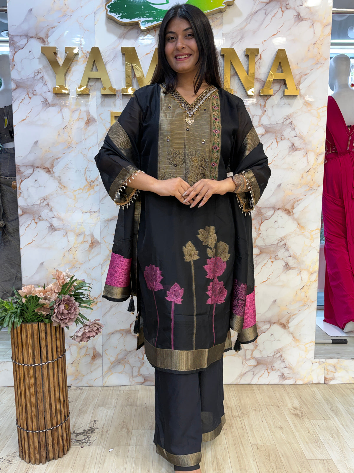 🖤🌸 Elegant Black Floral Kurti Pant Dupatta Set ✨