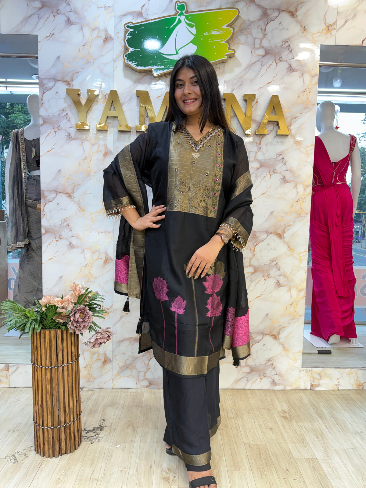 🖤🌸 Elegant Black Floral Kurti Pant Dupatta Set ✨