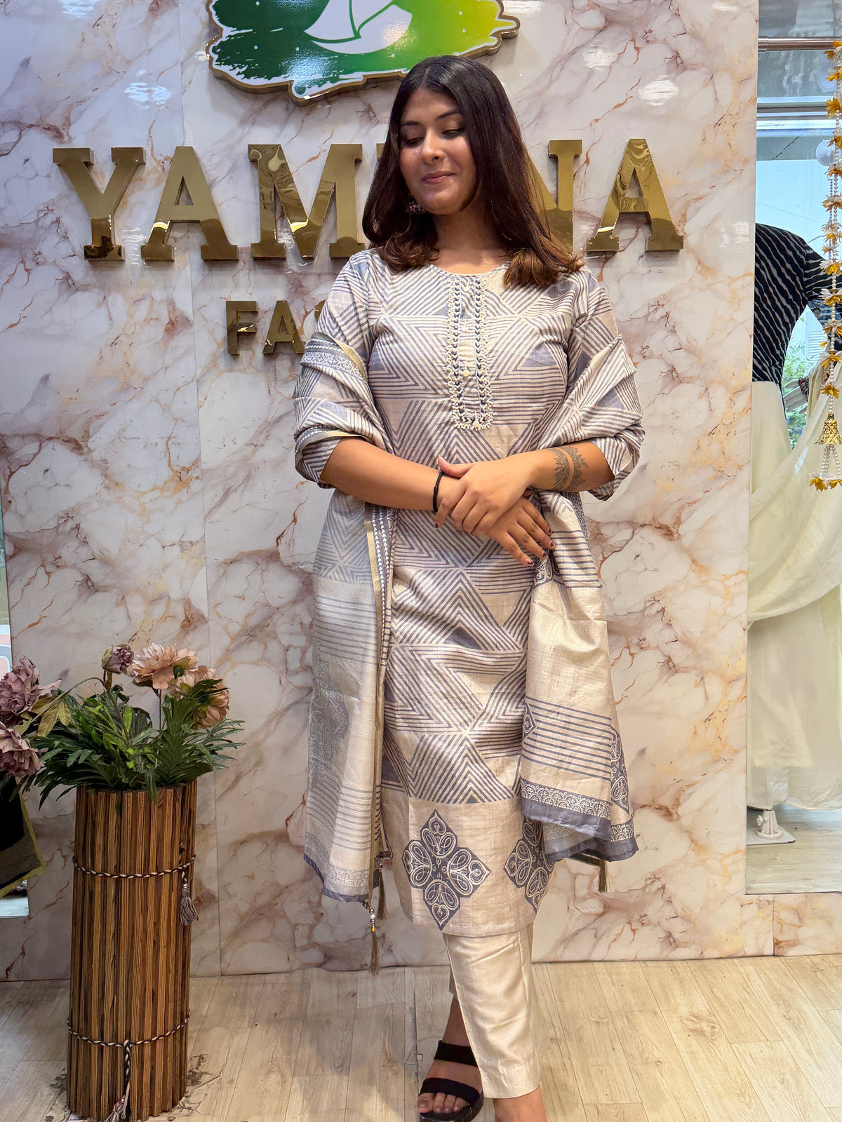 Luxe Tussel Silk Statement