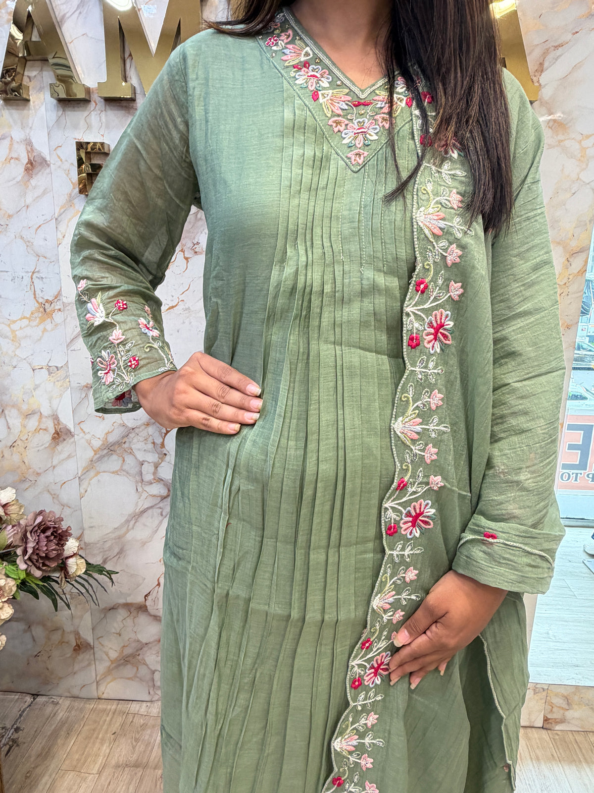 Mul Chanderi Thread work Grace Set ✨