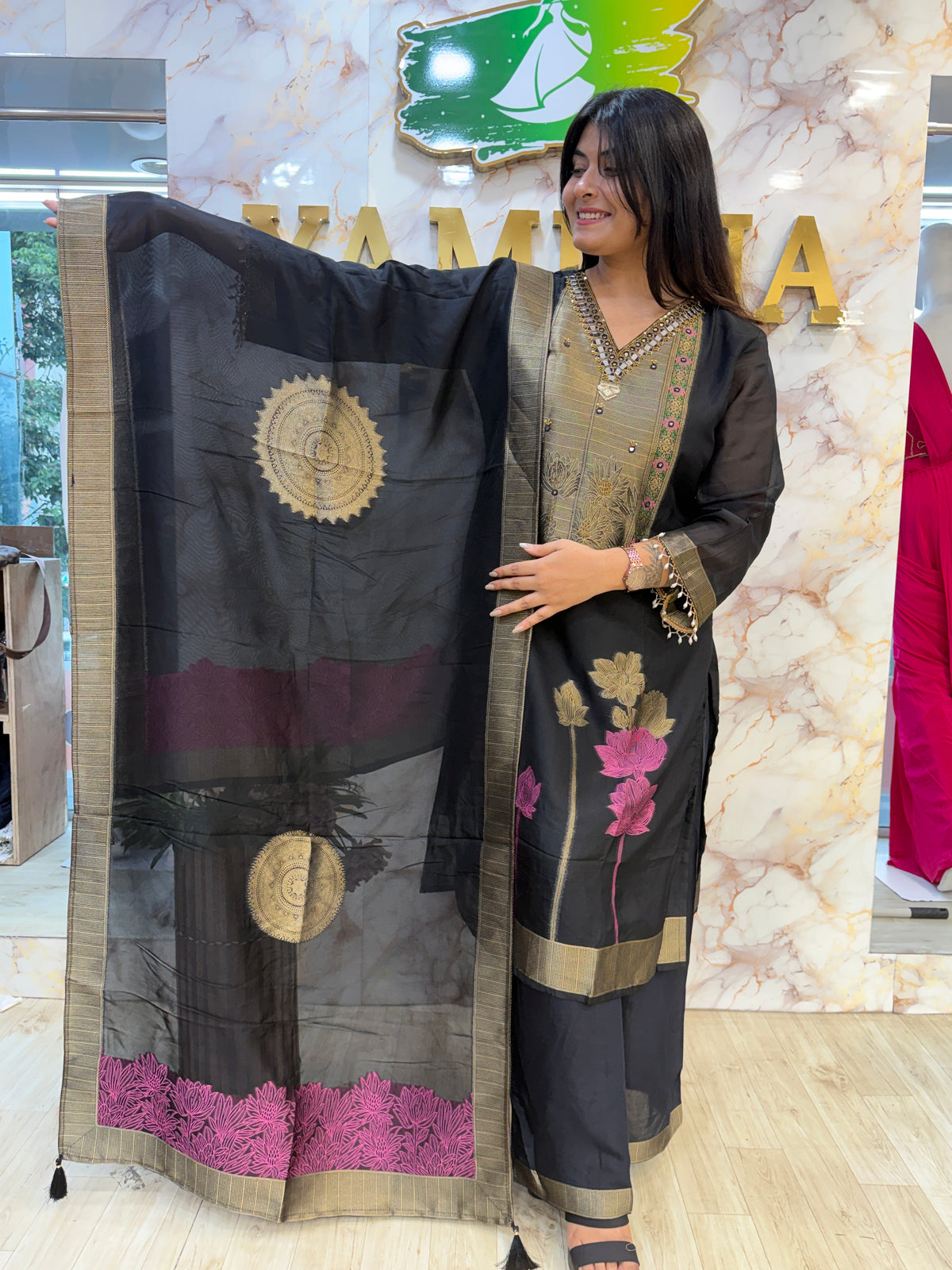 🖤🌸 Elegant Black Floral Kurti Pant Dupatta Set ✨